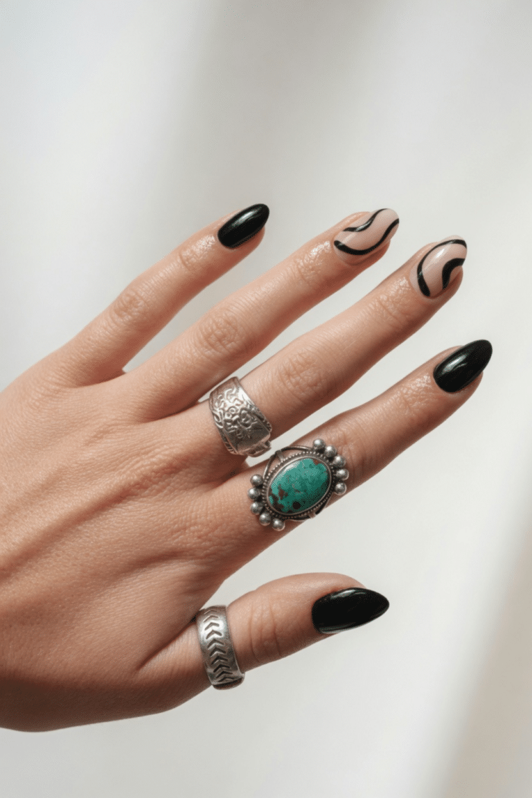 black nails inspo