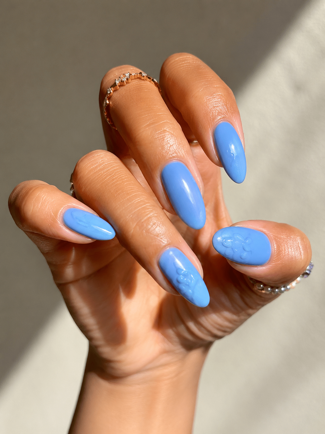 Ocean blue summer nails with a glossy aqua and turquoise finish