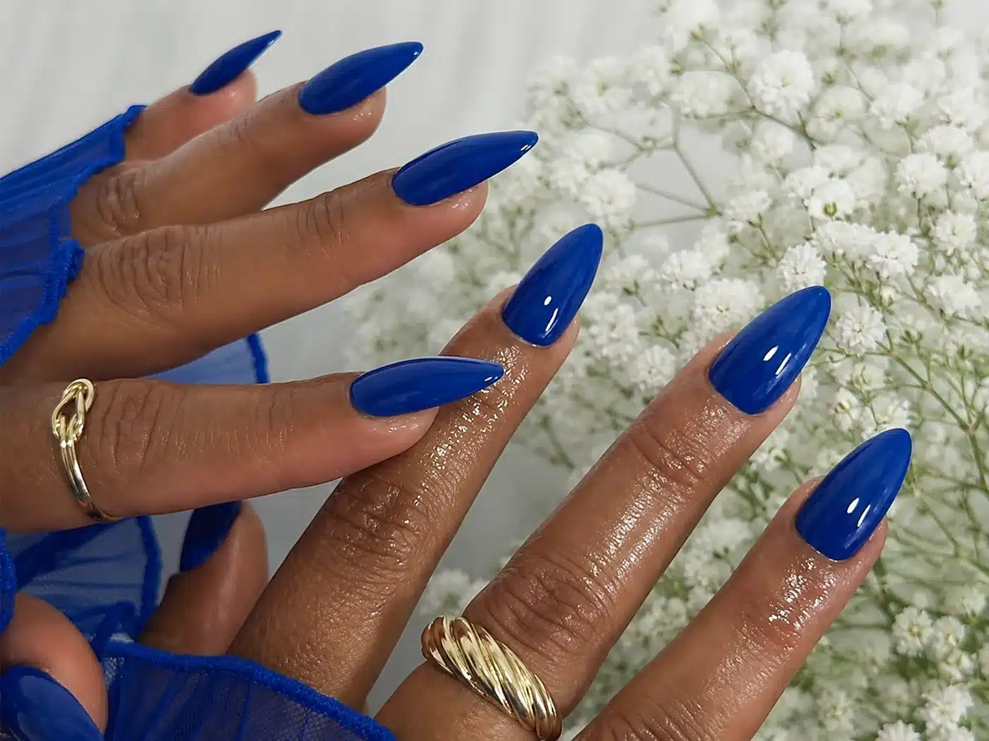 Royal blue almond nails for summer