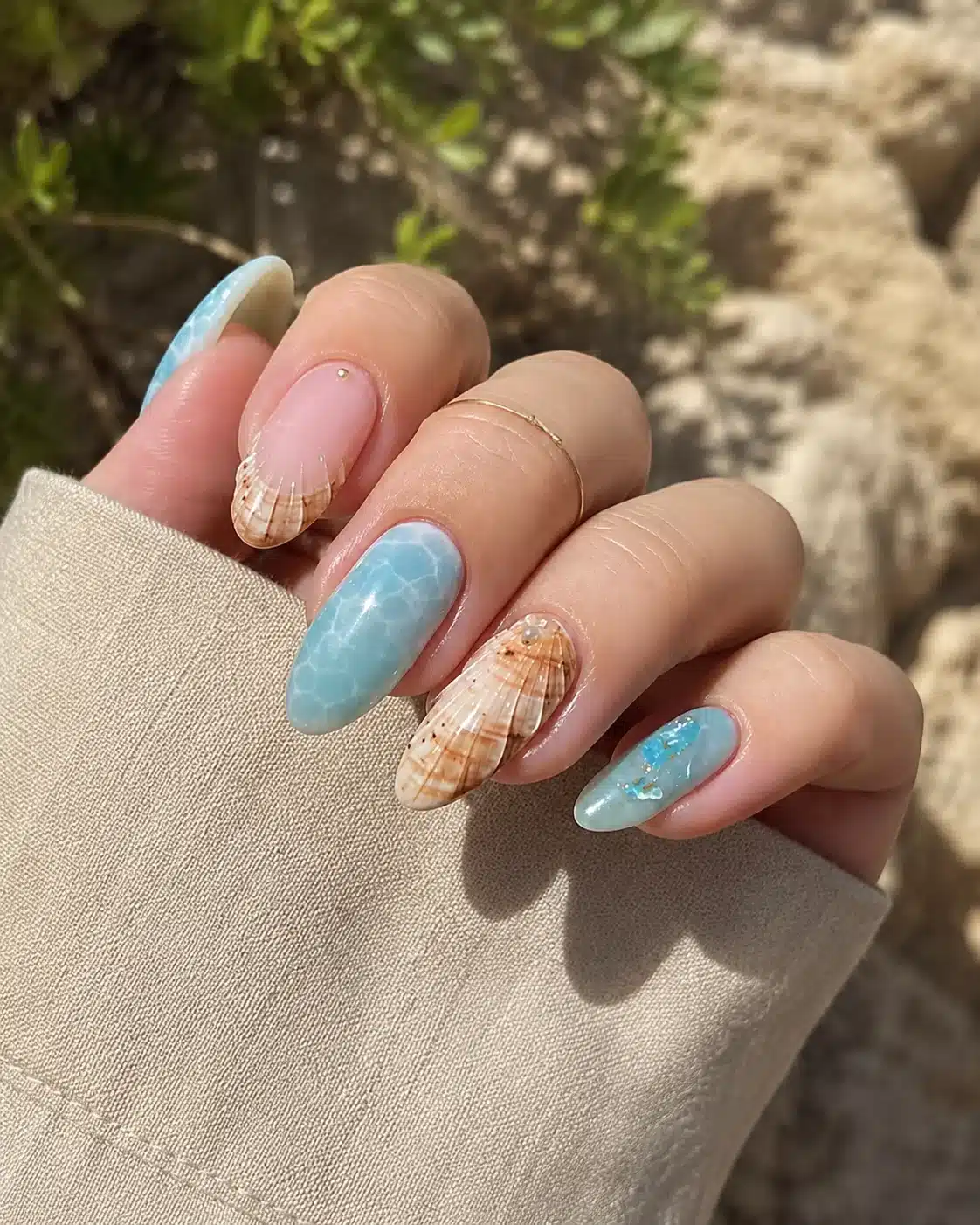 Summer Beach Nail Inspo: 11 Mermaid Manicure Ideas 11 Turquoise and gold beach nails with ocean accents