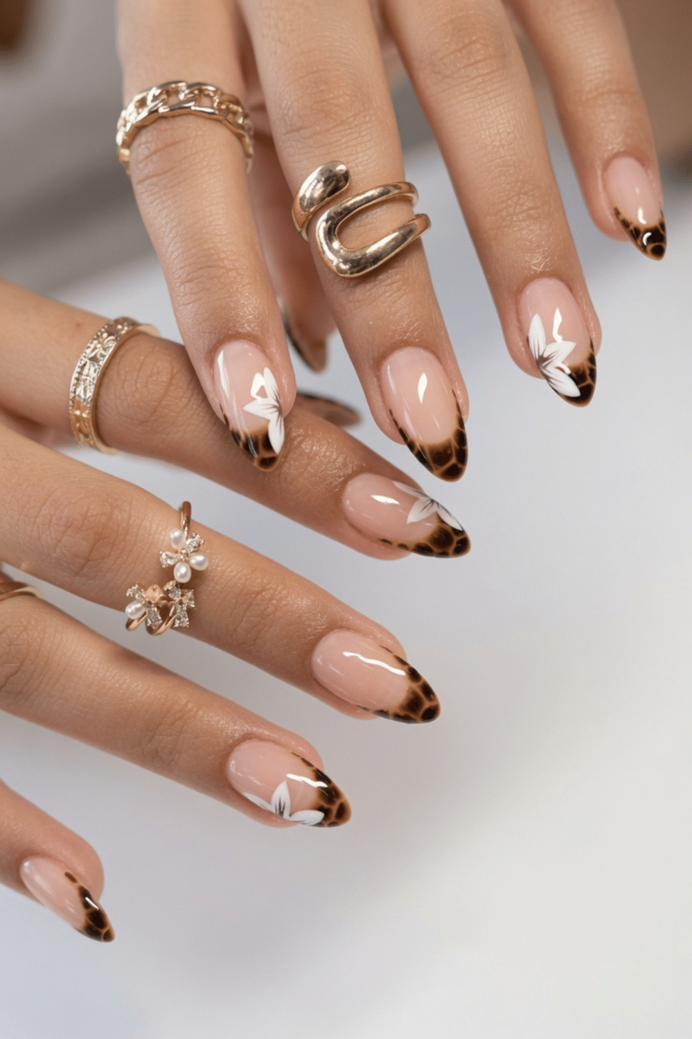 almond nails