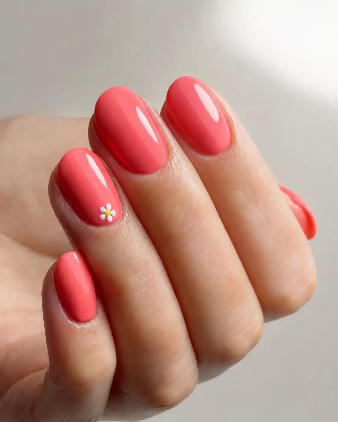 Short glossy coral-red easy summer nails inspo