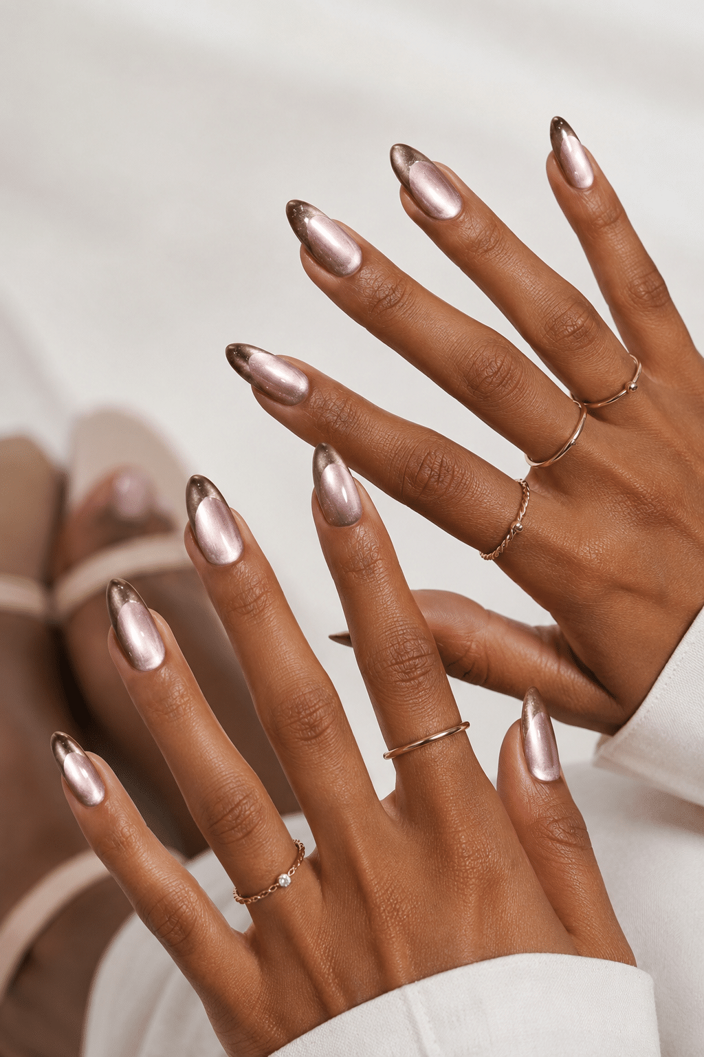 Bronze chrome classy summer nails 2026 with a warm reflective finish