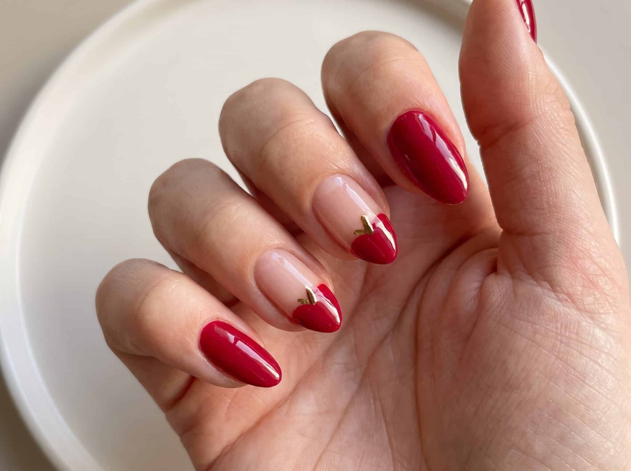 floral back to school nails with dainty flower nail art and glossy finish