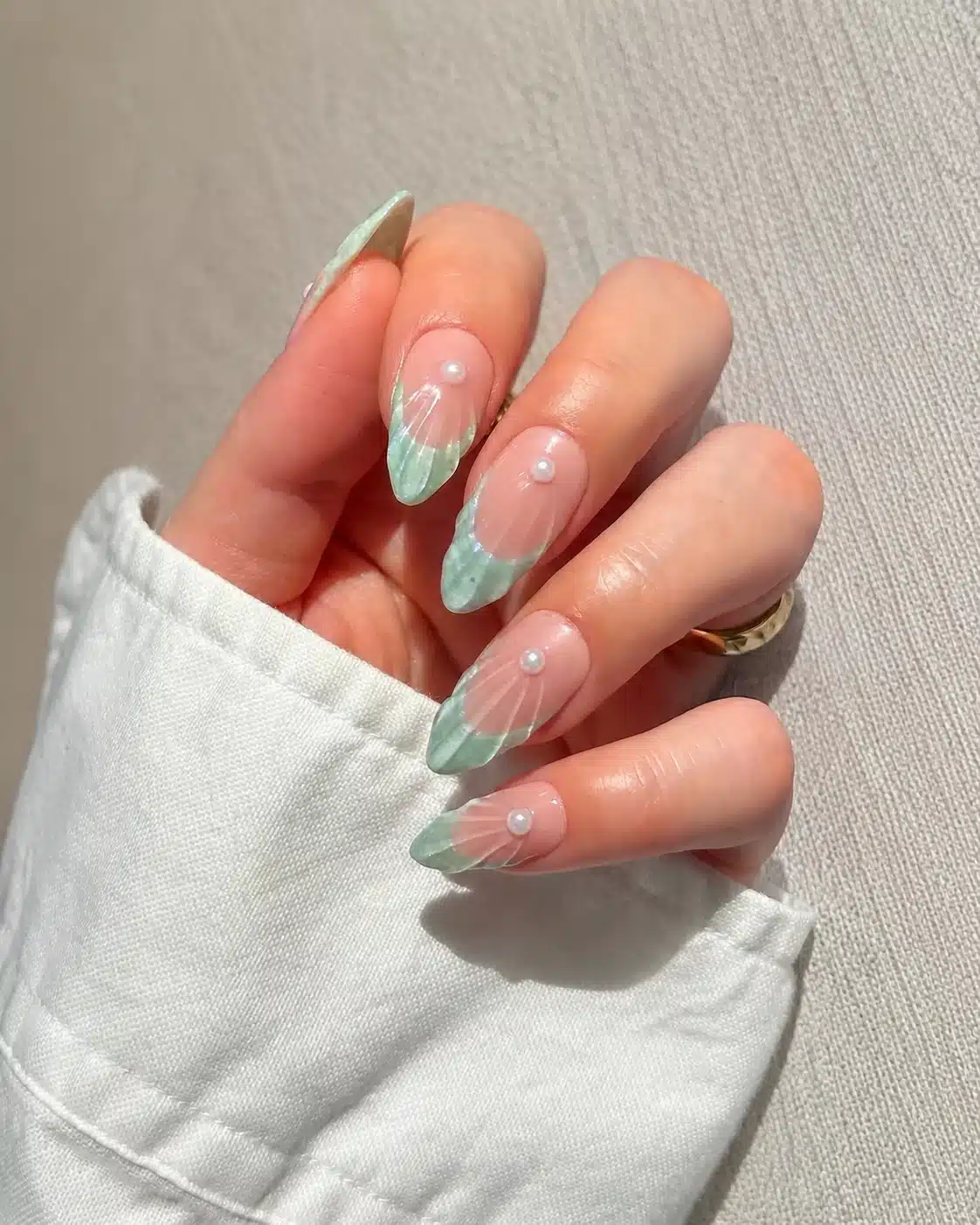 Soft mermaid-inspired summer manicure