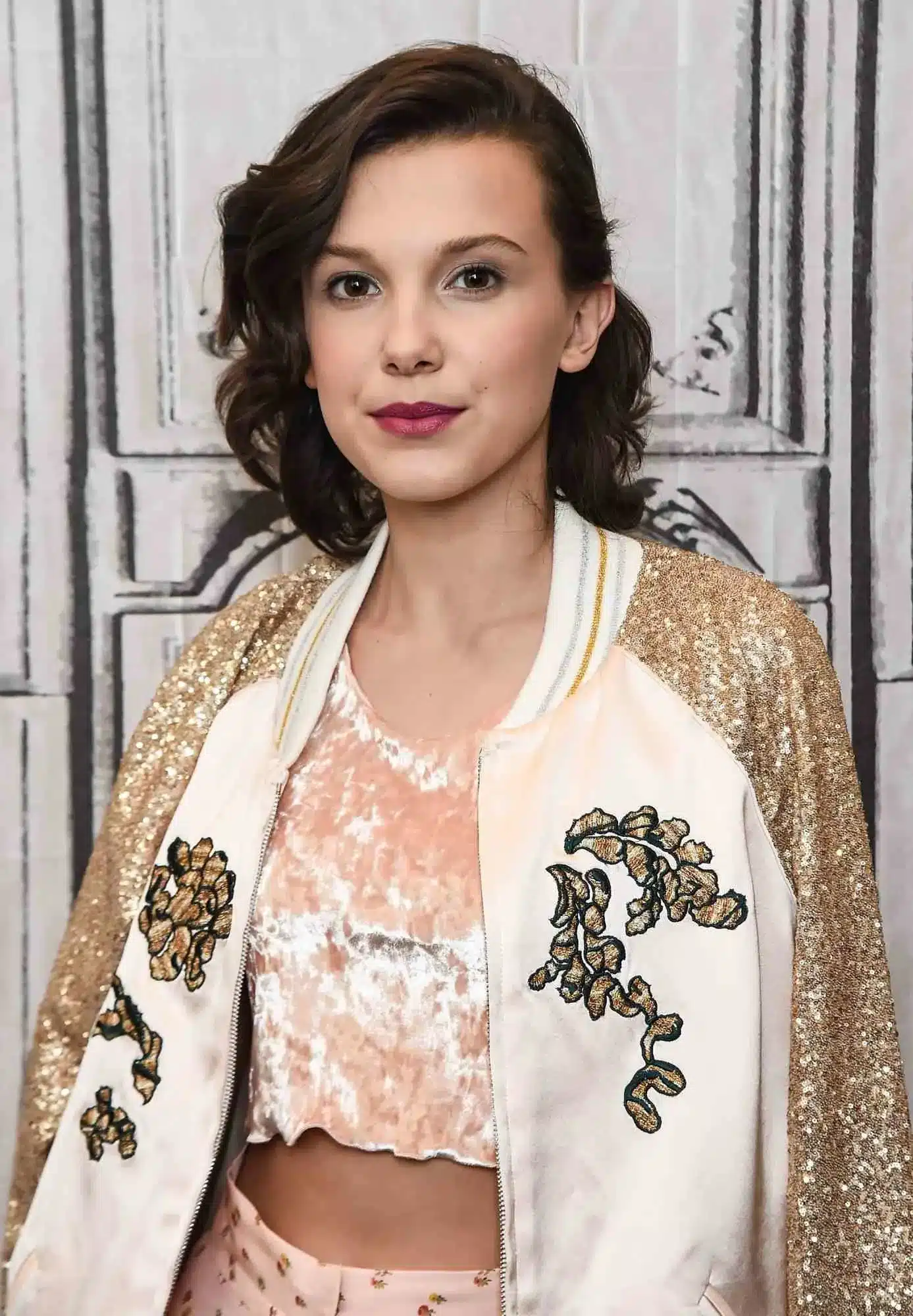Vintage Side Part hairstyle with deep Hollywood glamour