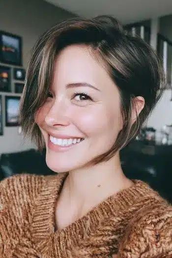 Side-parted bixie demonstrating 31 Bixie Haircuts That Perfectly Blend Bob and Pixie Hairstyles