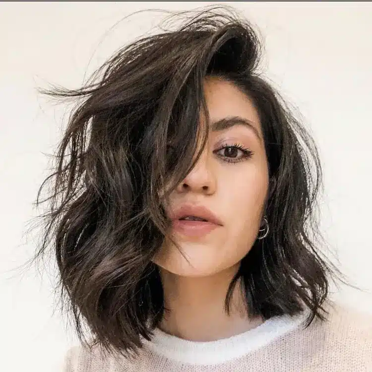 35 Short Brown Hairstyles You'll Be Seeing Everywhere 18 Thick Side Lob