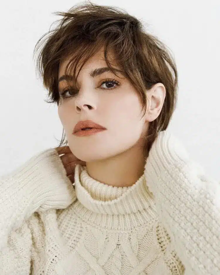 35 Short Brown Hairstyles You'll Be Seeing Everywhere 30 Tousled Layers