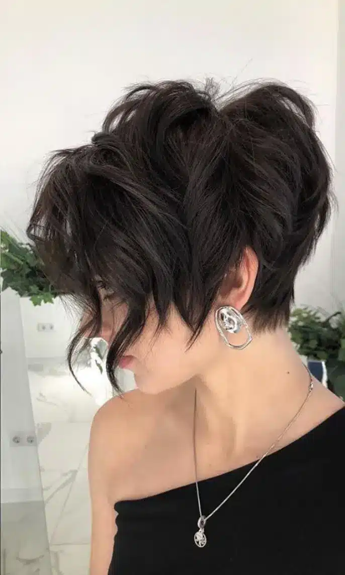 35 Short Brown Hairstyles You'll Be Seeing Everywhere 6 Textured Crop