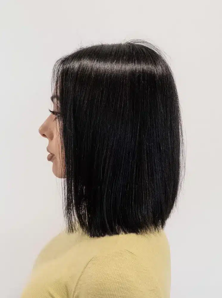 35 Short Brown Hairstyles You'll Be Seeing Everywhere 7 Sleek Straight Shoulder Cut
