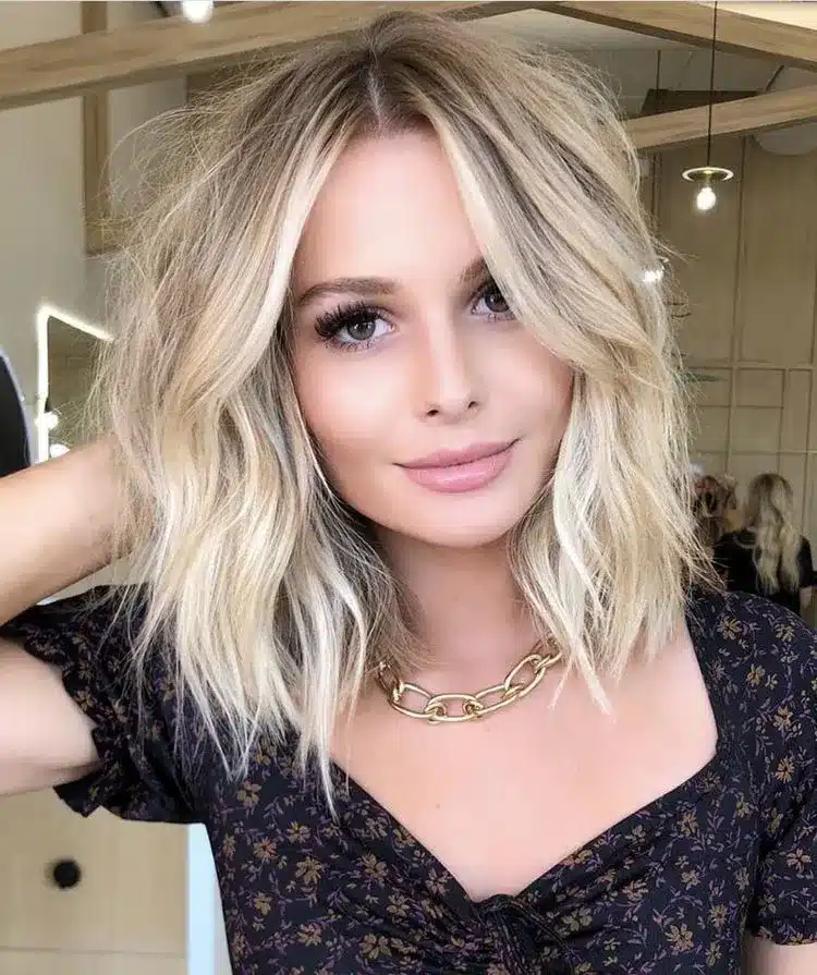 Face-framing lob highlighting This Old-School Haircut Trend Is Back And Grandma Was Right All Along with soft waves.