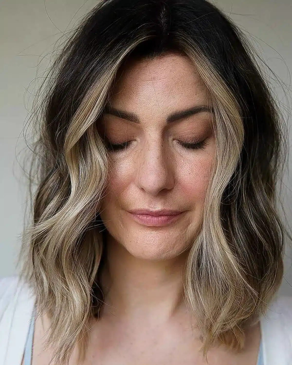 50 Low-Maintenance Medium-Length Haircuts for Busy Women 45 Face-Framing Money Piece on Mid-Length Hair