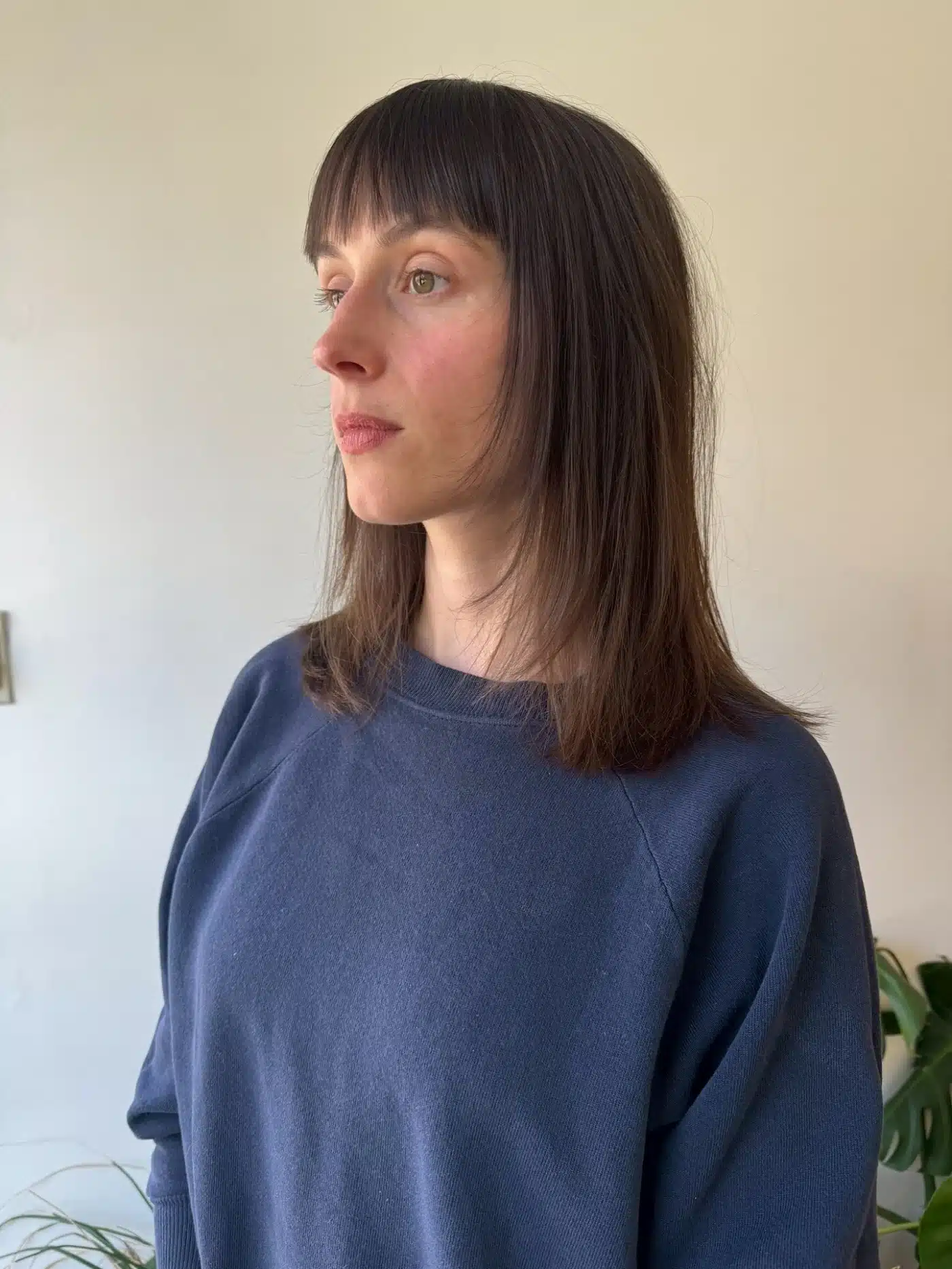 50 Low-Maintenance Medium-Length Haircuts for Busy Women 5 Collarbone-Length Cut with Blunt Micro Fringe and Soft Pointed Ends